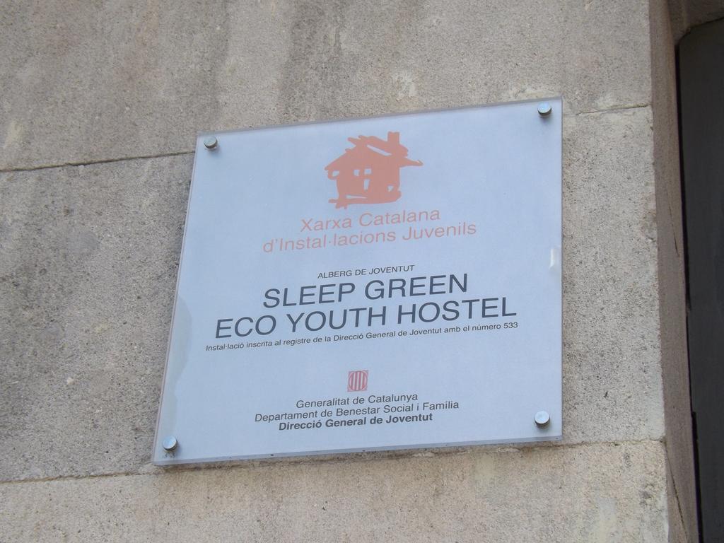 Sleep Green - Certified Eco Youth Hostel Barcelona Bagian luar foto