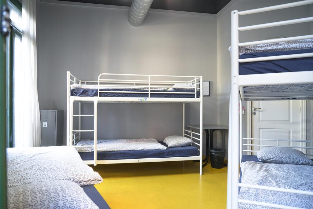 Sleep Green - Certified Eco Youth Hostel Barcelona Bagian luar foto