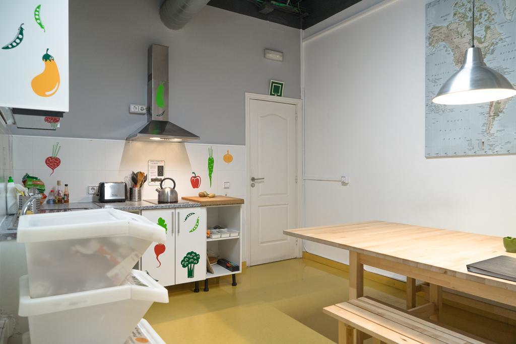 Sleep Green - Certified Eco Youth Hostel Barcelona Bagian luar foto