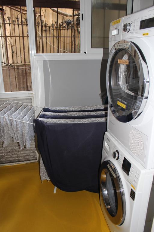 Sleep Green - Certified Eco Youth Hostel Barcelona Bagian luar foto