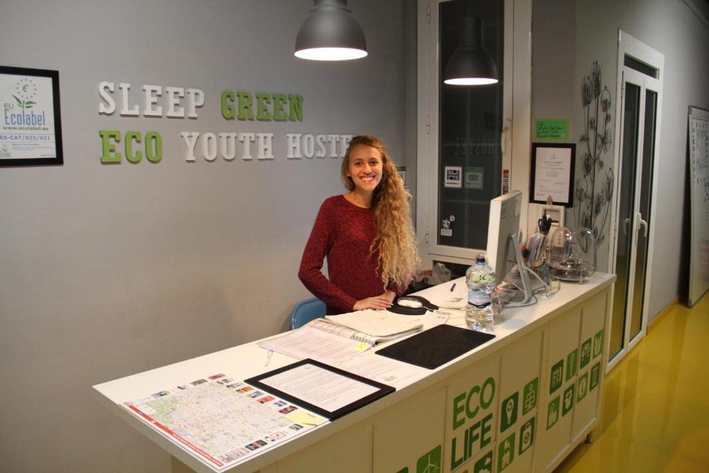 Sleep Green - Certified Eco Youth Hostel Barcelona Bagian luar foto