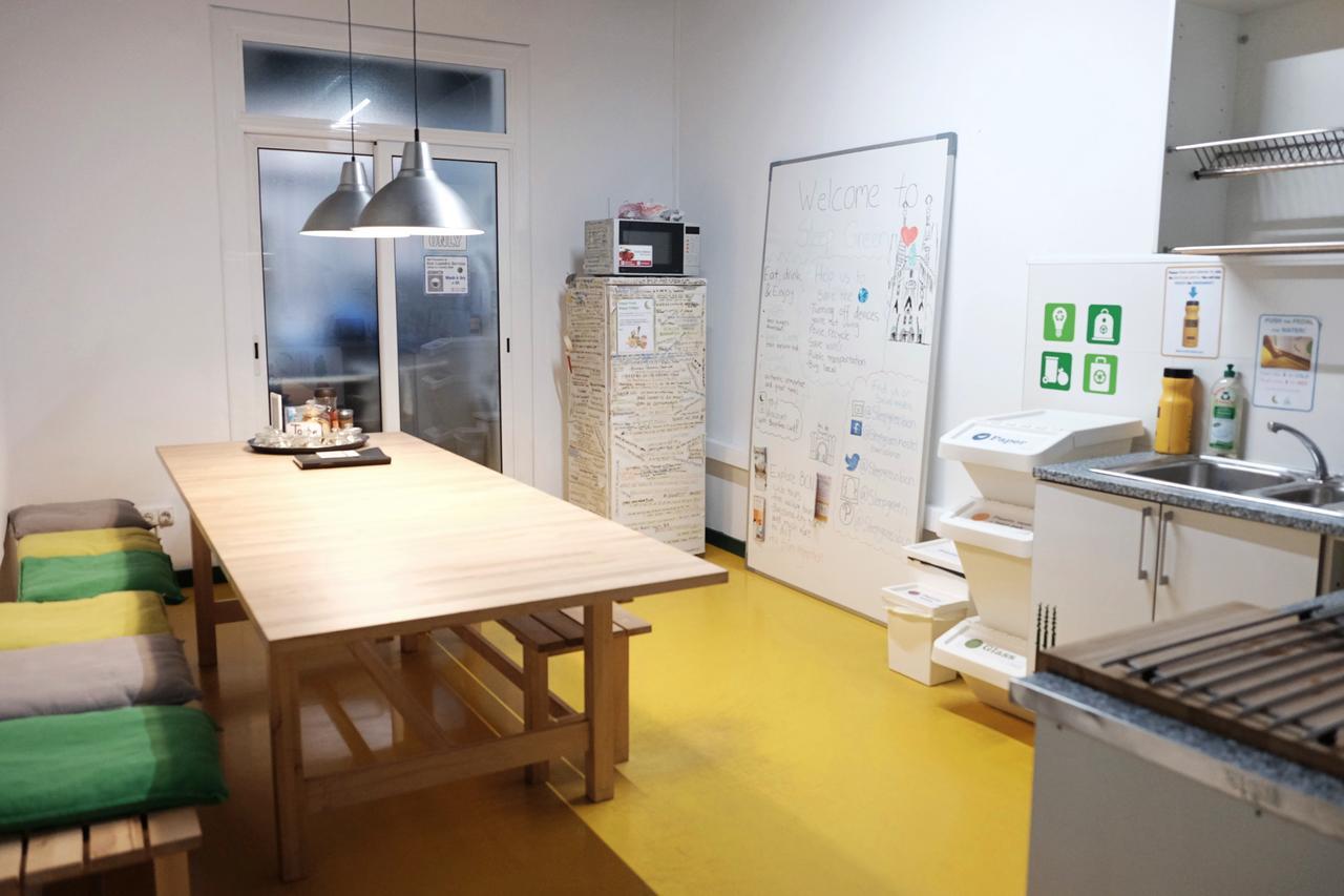 Sleep Green - Certified Eco Youth Hostel Barcelona Bagian luar foto