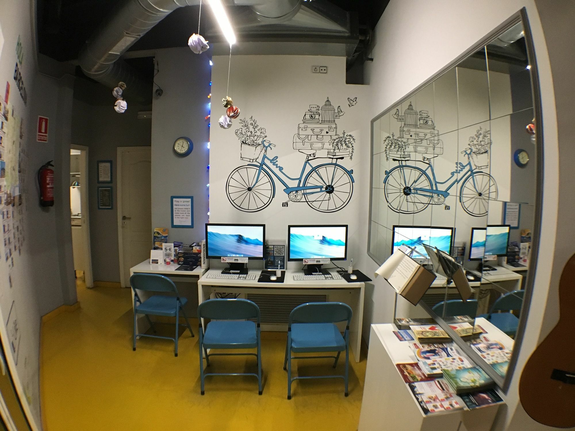 Sleep Green - Certified Eco Youth Hostel Barcelona Bagian luar foto