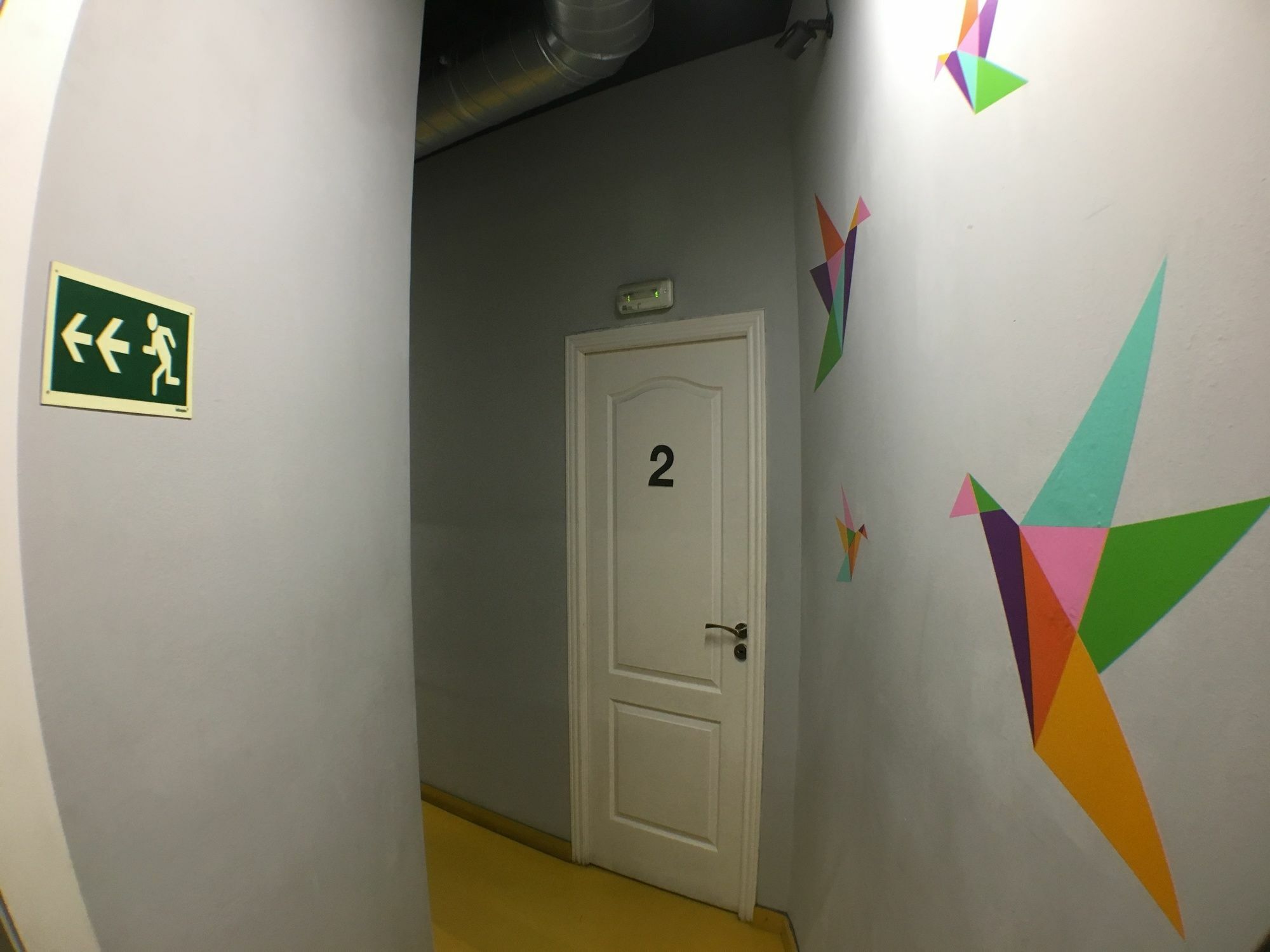 Sleep Green - Certified Eco Youth Hostel Barcelona Bagian luar foto